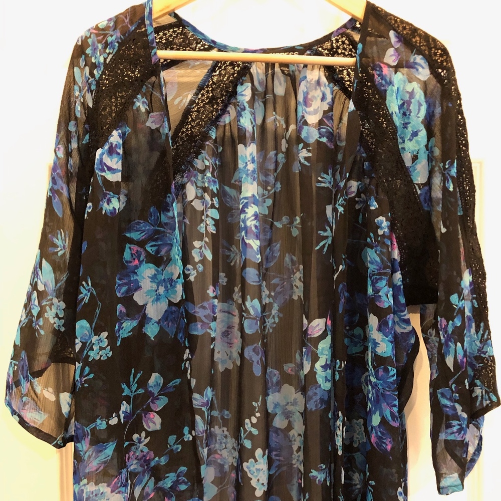 2/$10 Express Floral Kimono Size Medium boho